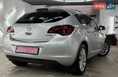 Хэтчбек Opel Astra 2010 в 