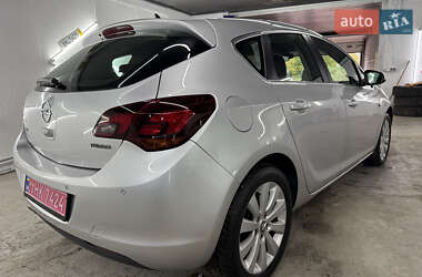 Хэтчбек Opel Astra 2010 в 