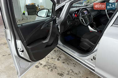 Хэтчбек Opel Astra 2010 в 