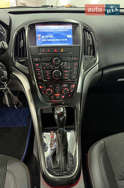 Хэтчбек Opel Astra 2010 в 