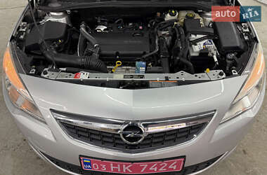 Хэтчбек Opel Astra 2010 в 