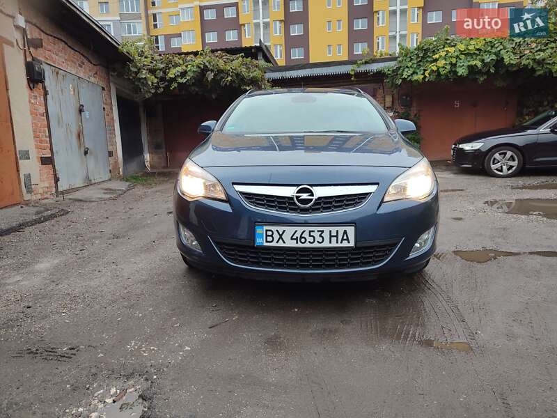 Opel Astra 2011