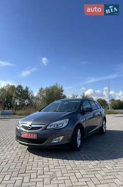 Универсал Opel Astra 2011 в 