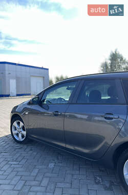 Универсал Opel Astra 2011 в 