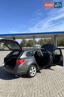 Универсал Opel Astra 2011 в 