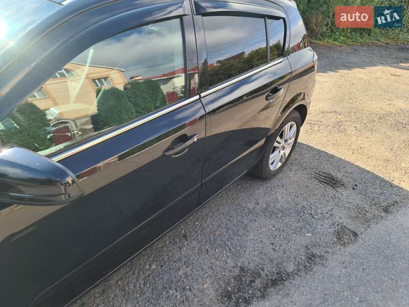 Хэтчбек Opel Astra 2008 в Киеве