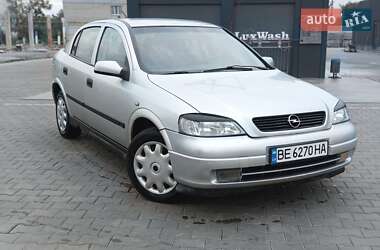 Седан Opel Astra 2002 в Новом Буге