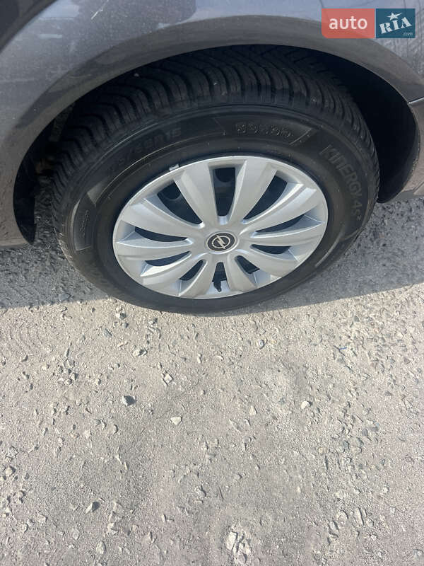 Універсал Opel Astra 2010 в Запоріжжі