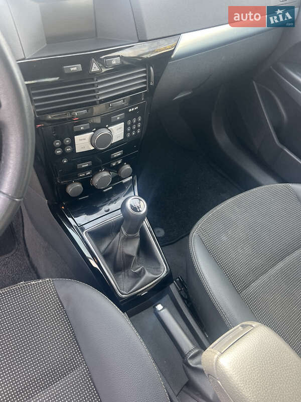 Універсал Opel Astra 2010 в Запоріжжі