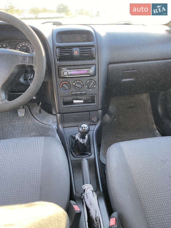 Седан Opel Astra 2006 в Львове