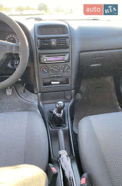 Седан Opel Astra 2006 в 