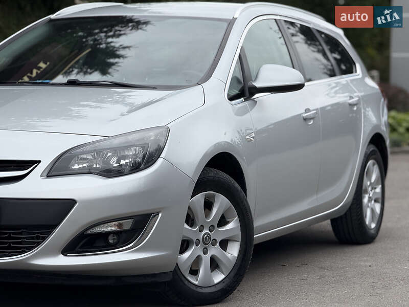 Универсал Opel Astra 2014 в Тернополе