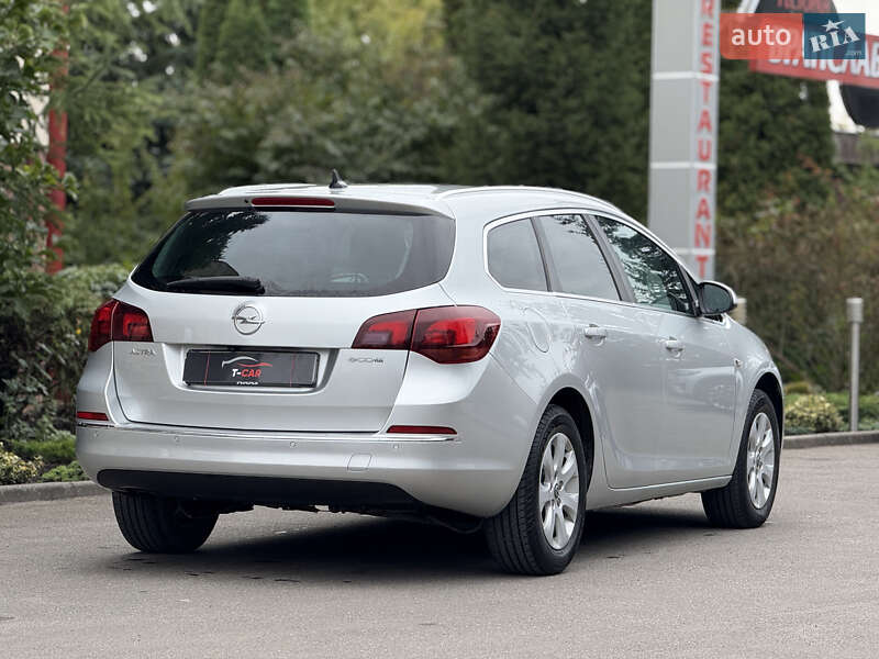 Универсал Opel Astra 2014 в Тернополе