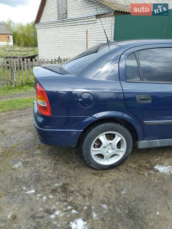 Седан Opel Astra 2002 в Звягеле