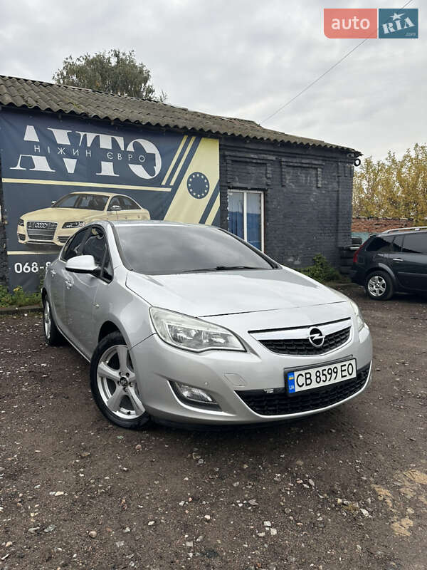 Хэтчбек Opel Astra 2010 в 