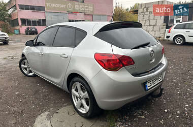 Хэтчбек Opel Astra 2010 в 