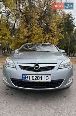 Универсал Opel Astra 2011 в Кобеляках