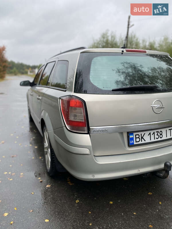 Универсал Opel Astra 2008 в Звягеле