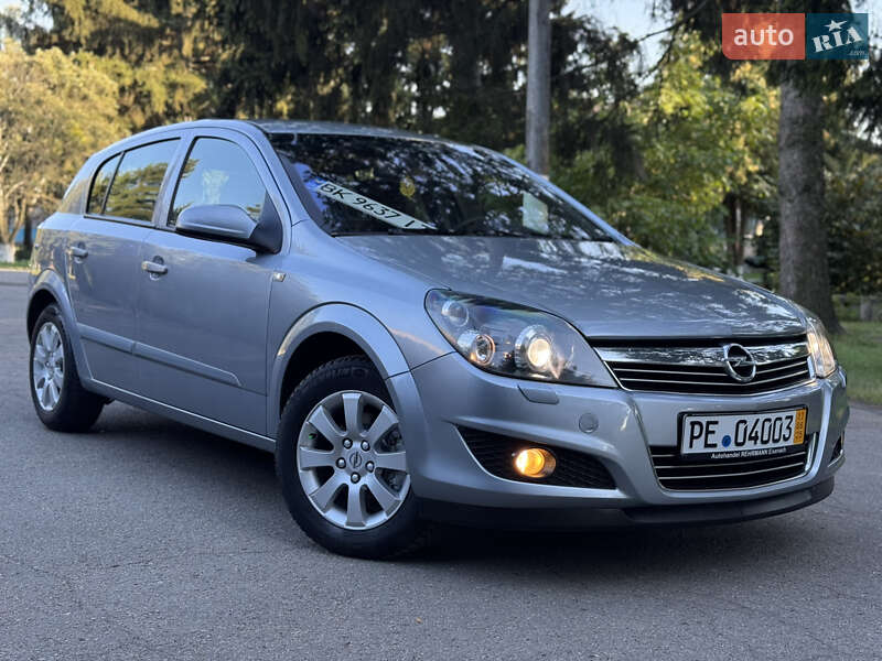 Хэтчбек Opel Astra 2008 в 