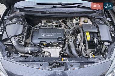 Хэтчбек Opel Astra 2012 в 