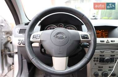 Хэтчбек Opel Astra 2008 в 