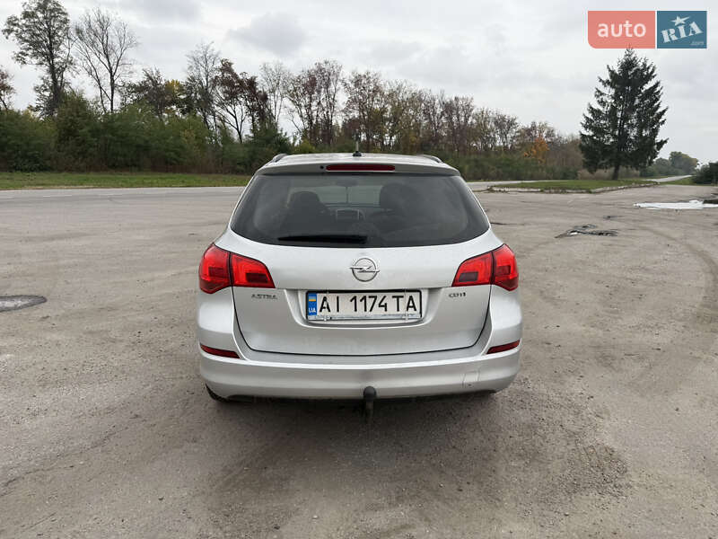 Универсал Opel Astra 2012 в Козельце