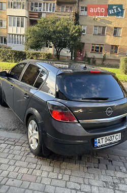 Хэтчбек Opel Astra 2012 в Ивано-Франковске