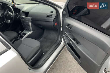Хэтчбек Opel Astra 2013 в 