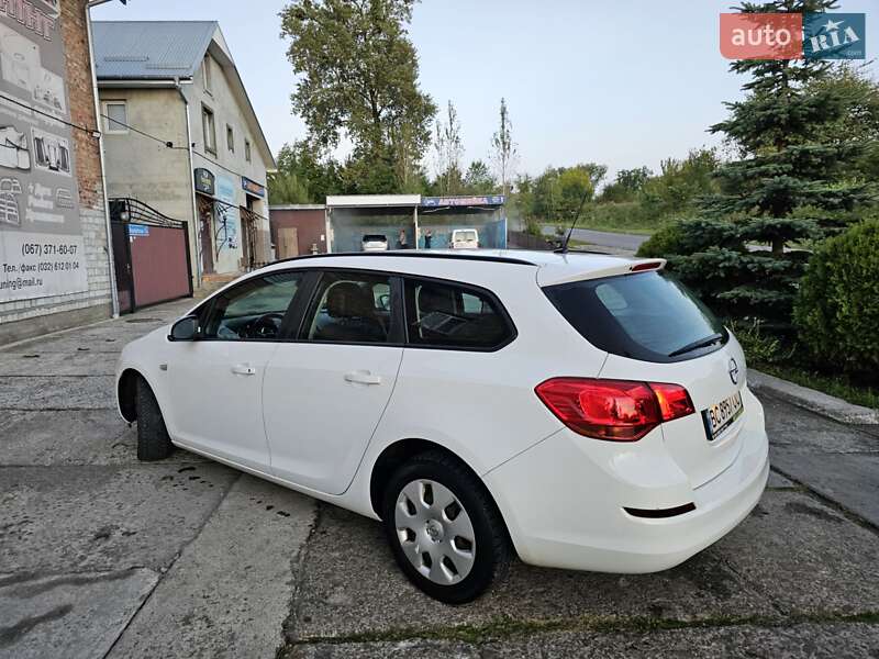 Универсал Opel Astra 2012 в Новом Роздоле