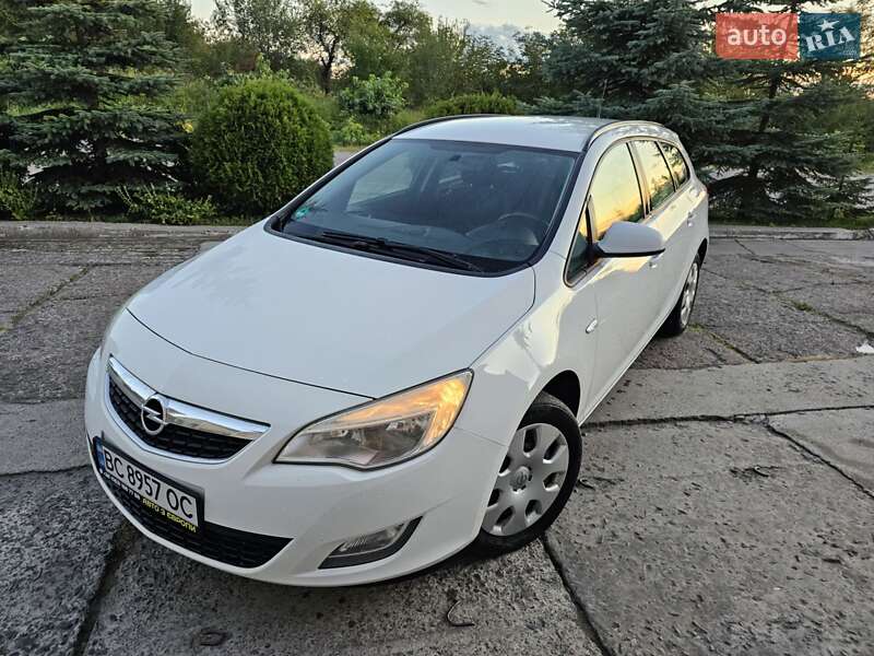 Универсал Opel Astra 2012 в Новом Роздоле