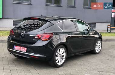 Хэтчбек Opel Astra 2014 в 