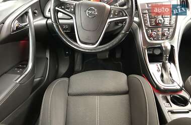 Хэтчбек Opel Astra 2014 в 