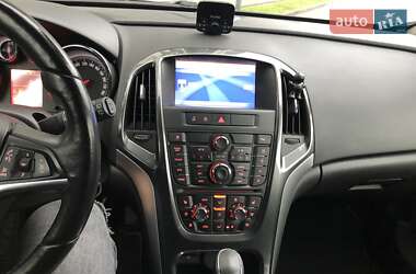 Хэтчбек Opel Astra 2014 в 