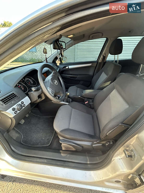 Универсал Opel Astra 2005 в Днепре