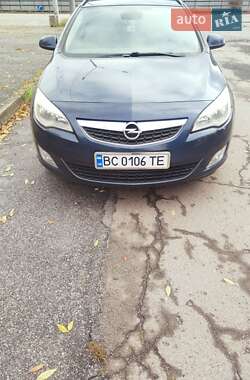 Універсал Opel Astra 2011 в Львові