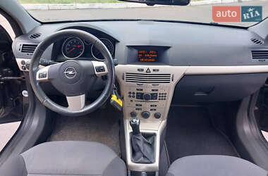 Хэтчбек Opel Astra 2008 в 