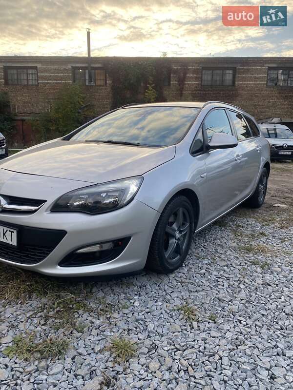 Универсал Opel Astra 2013 в Львове