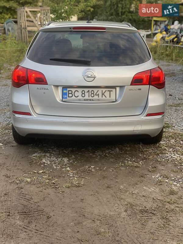 Универсал Opel Astra 2013 в Львове