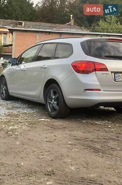 Универсал Opel Astra 2013 в 