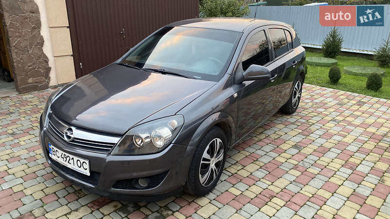 Opel Astra 2012