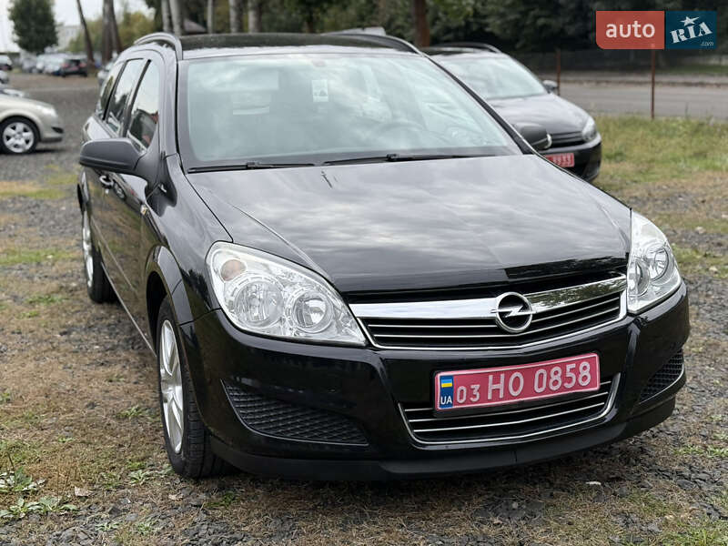Універсал Opel Astra 2009 в Луцьку
