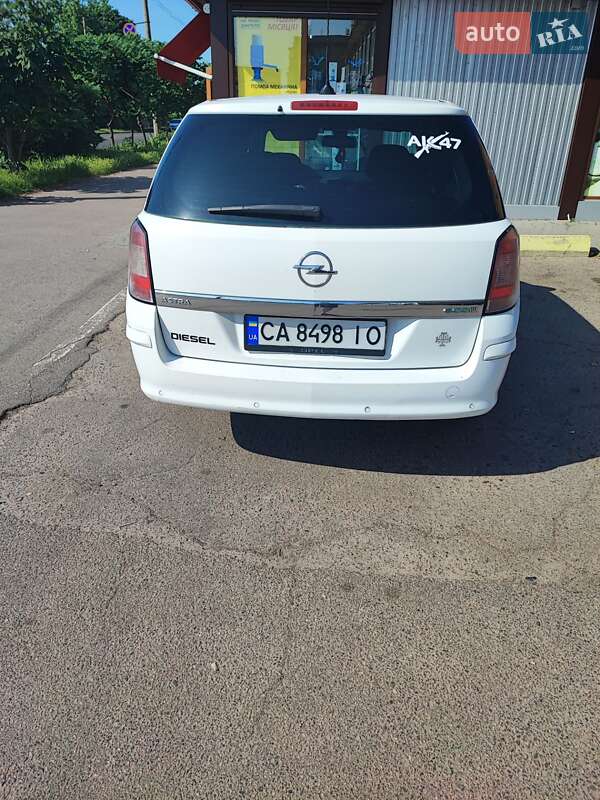 Универсал Opel Astra 2010 в Черкассах