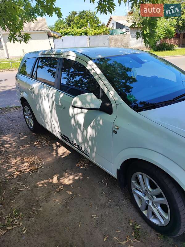 Универсал Opel Astra 2010 в Черкассах