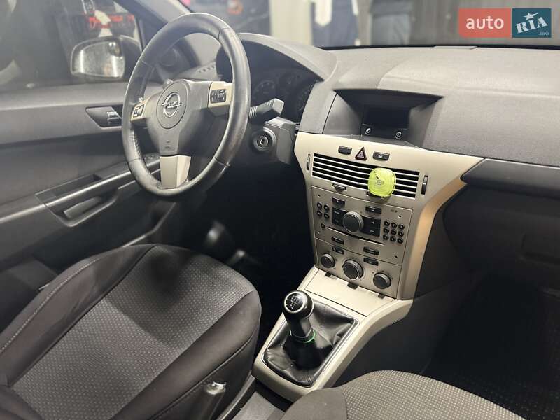 Хэтчбек Opel Astra 2007 в Львове