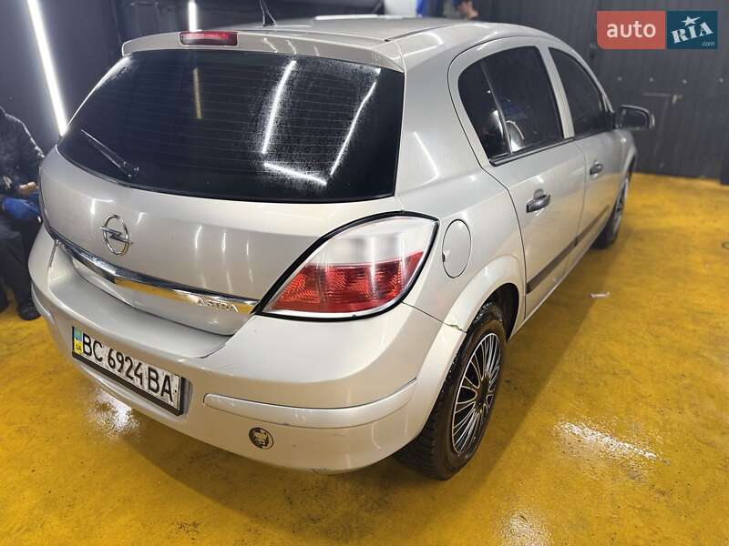 Хэтчбек Opel Astra 2007 в Львове