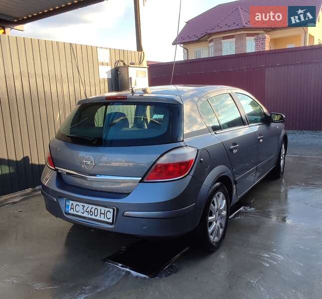 Хэтчбек Opel Astra 2004 в Владимире