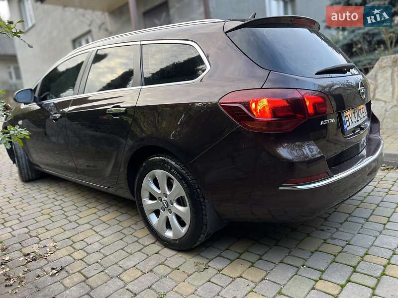 Универсал Opel Astra 2013 в Хмельницком