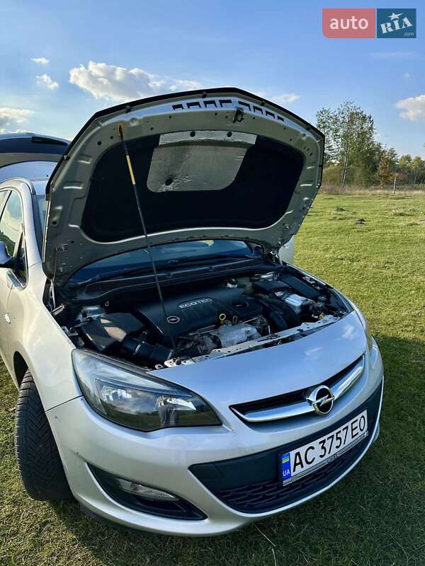 Универсал Opel Astra 2014 в Старой Выжевке