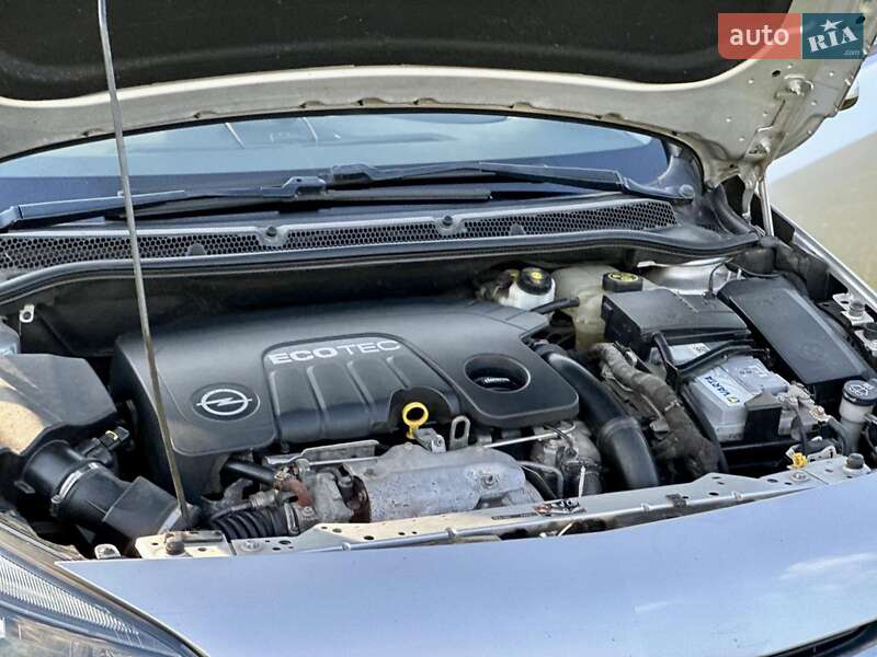 Универсал Opel Astra 2014 в Старой Выжевке