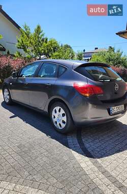 Хетчбек Opel Astra 2011 в Дрогобичі